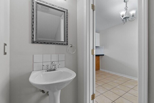 Building Photo - 1810 Hurlburt Rd