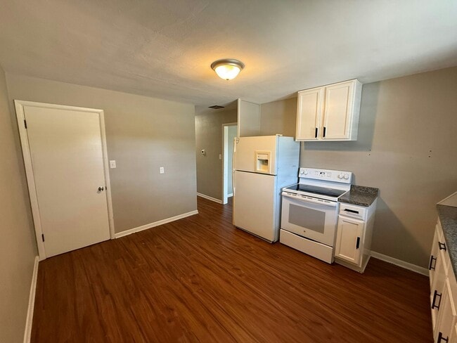 Building Photo - 1562 Reeves Rd