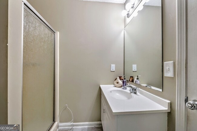 Building Photo - 8008 Clearview Cir