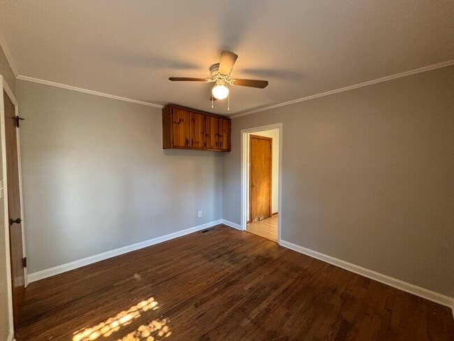 Building Photo - 104 Yancy Dr SE