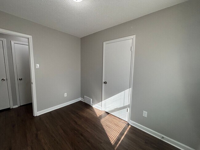 Building Photo - 3803 Kalamath Cove