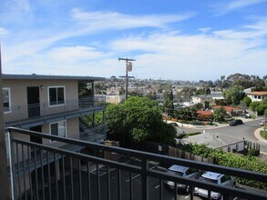 Building Photo - Desirable Pt Loma Fully Updated 1 BDR 1 BA Apartment.