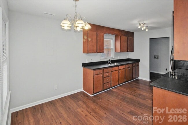 Building Photo - 1228 Pegram St
