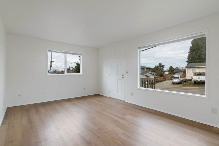 Building Photo - 2815 NE 7th St