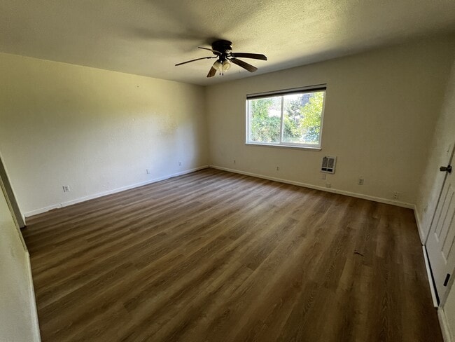Building Photo - 311 E Lauff Ave