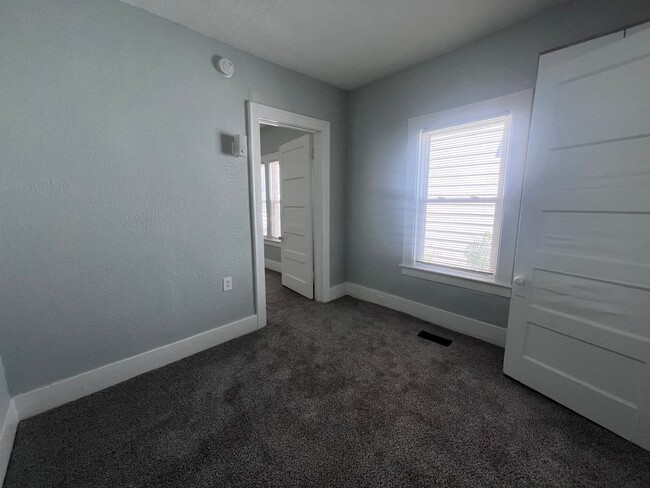 Building Photo - 1054 Ionia Ave SW