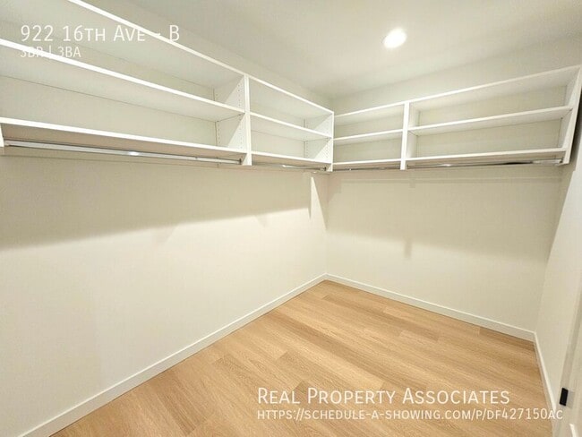 Building Photo - 922 16th Ave