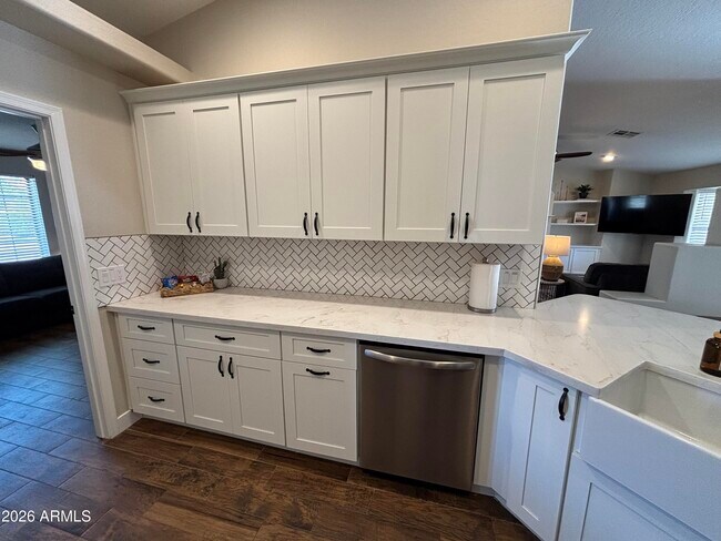 Building Photo - 2041 E Marquette Dr