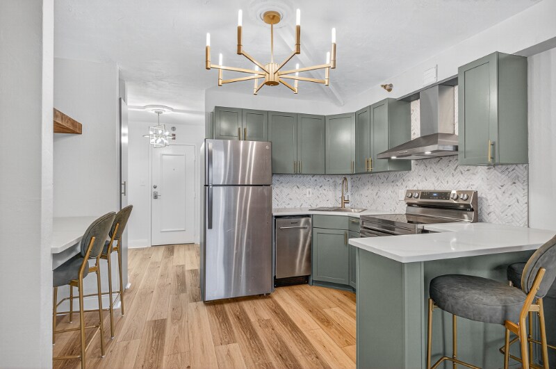 Primary Photo - 224 E Garden St