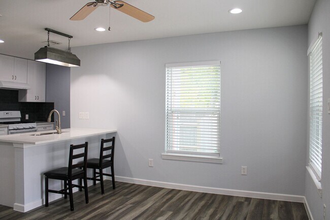 Building Photo - OLMOS PARK TERRACE DUPLEX