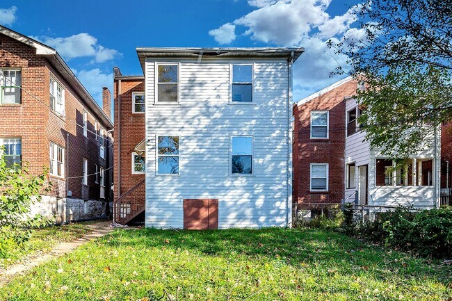 Building Photo - 3754 Dunnica Ave