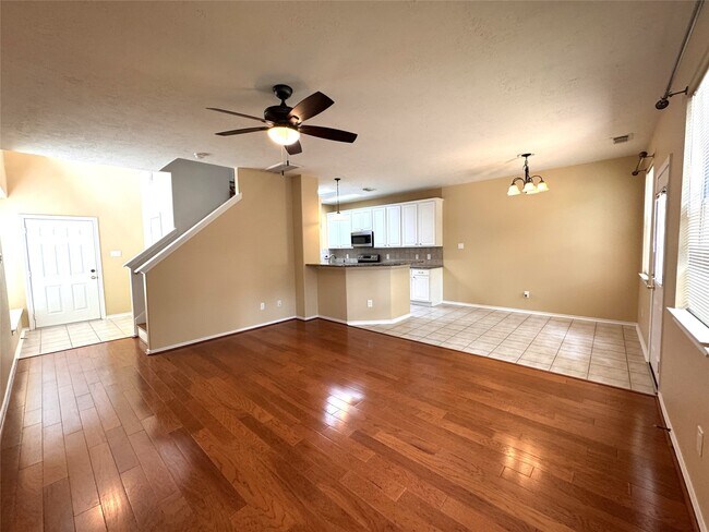 Building Photo - 213 Summerhaze Cir