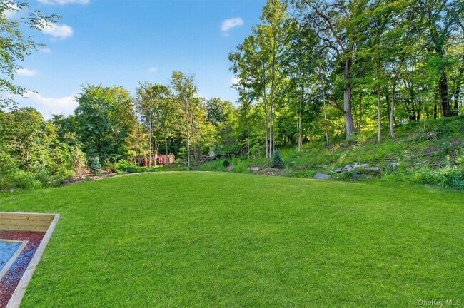 Building Photo - 2091 Maple Ave