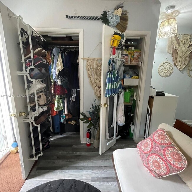 Building Photo - 2526 McKinley St