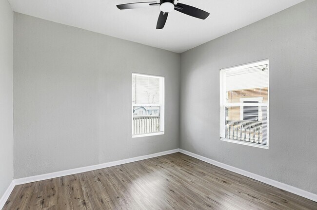 Building Photo - 1230 Hammond Ave