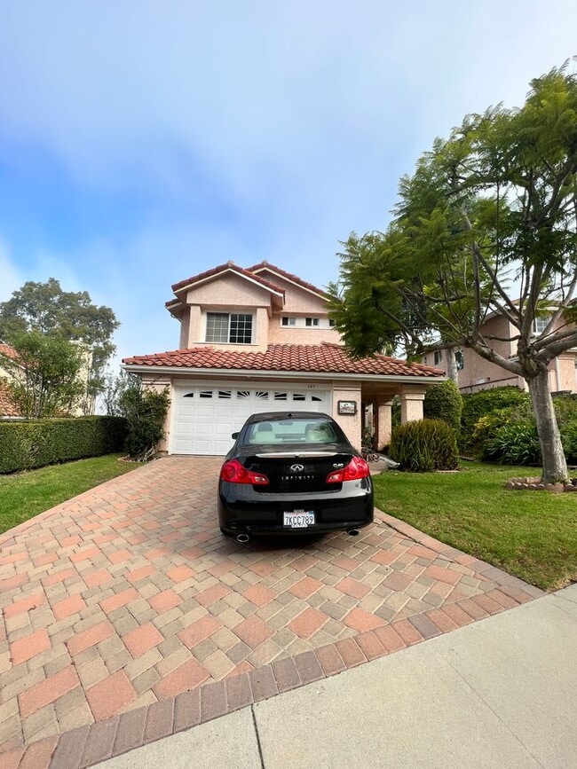 Building Photo - West Ventura - Gorgeous updated three bedroom, 2.5 bath home in Brock Hills