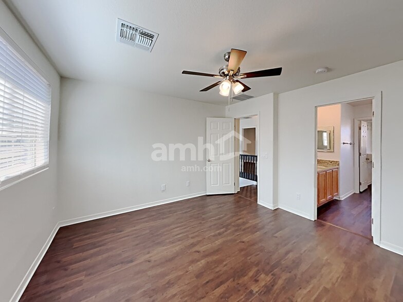 Building Photo - 138 E Calle Del Rondador