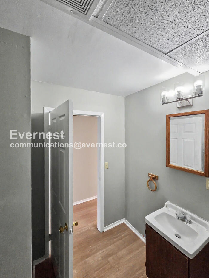 Building Photo - 193 Glenn St