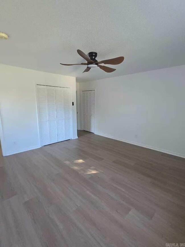 Building Photo - 3 Forest Maple Ct