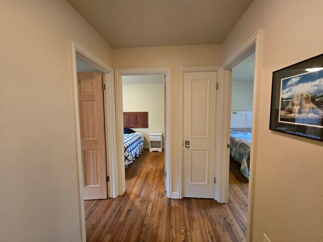 Building Photo - 296 Mesa Dr