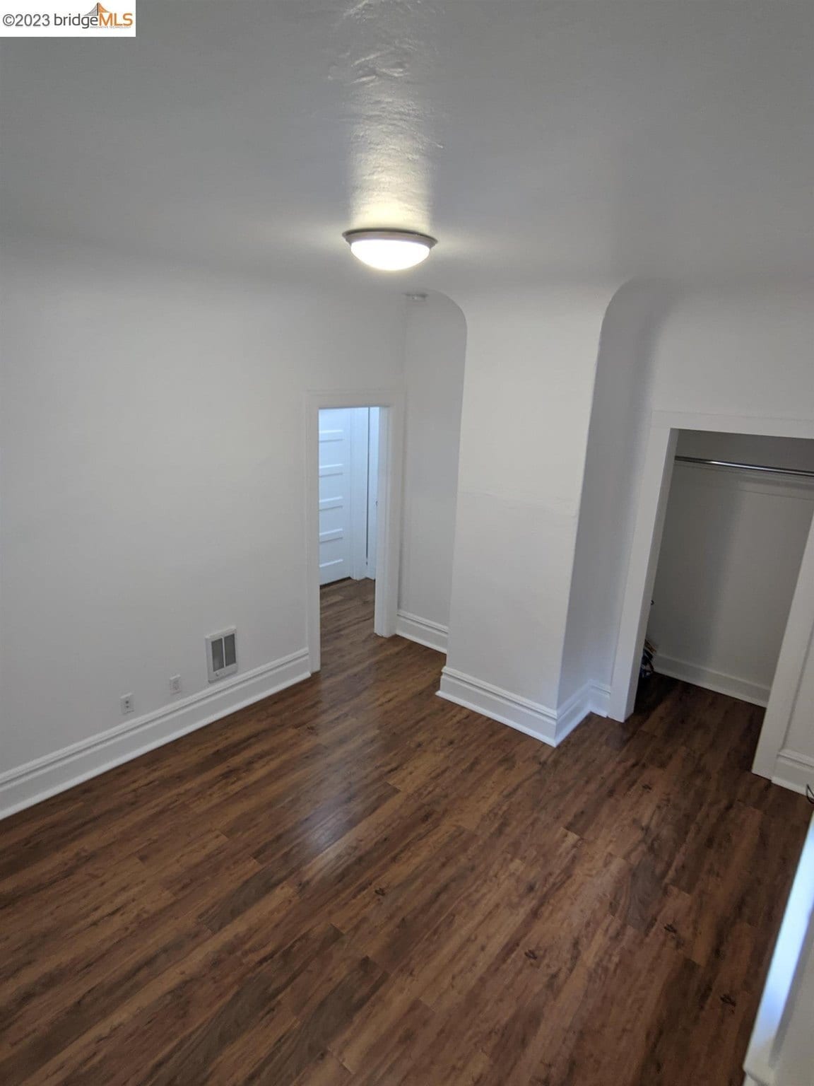Spacious Junior bedroom - 535 30th St
