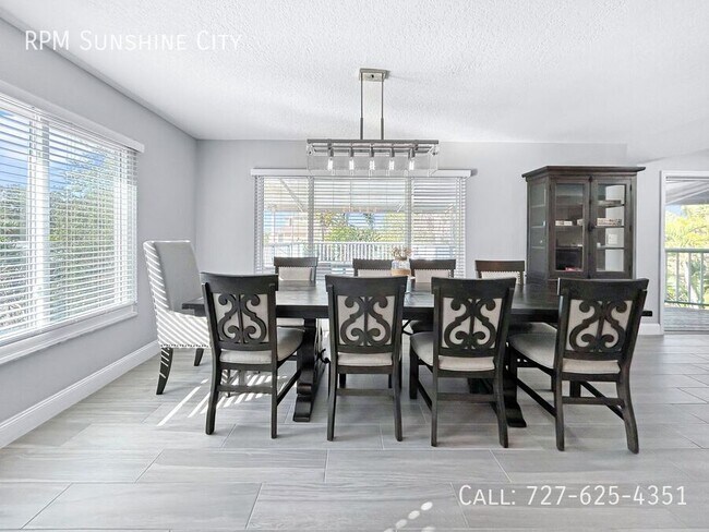 Building Photo - 3033 Pineview Dr