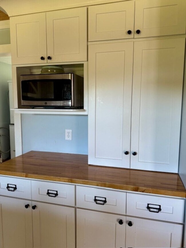 Building Photo - Charming 3BR House in Madisonville
