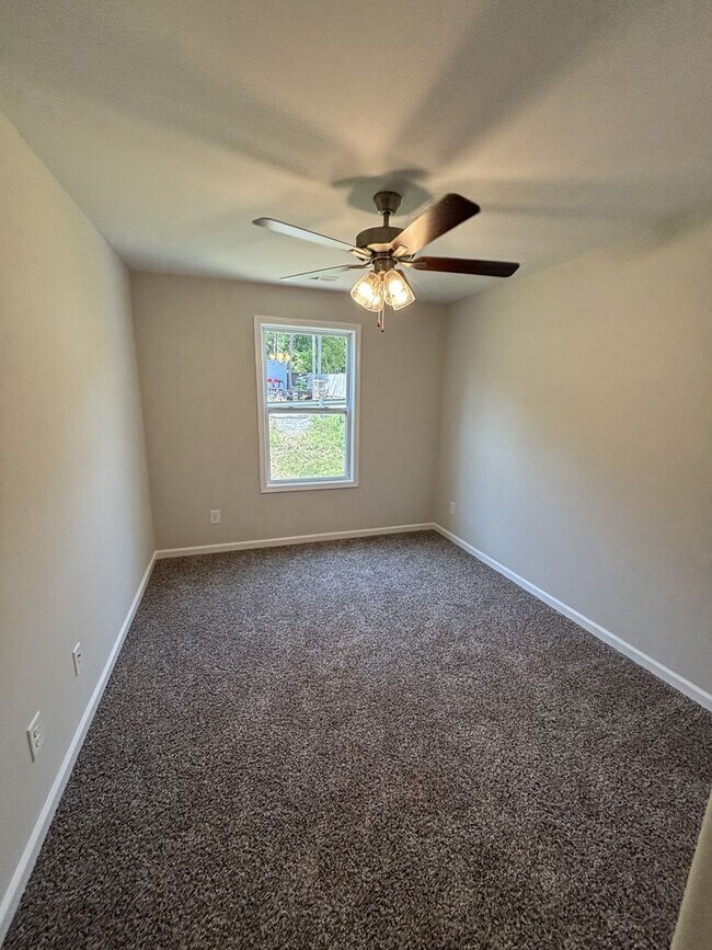 Building Photo - 839 Cumberland Dr
