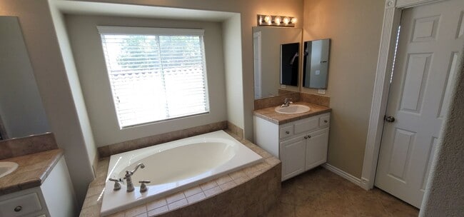 Building Photo - Beautiful Home in Summerlin