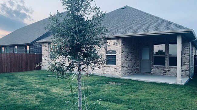 Building Photo - 4804 Dewy Rose Lane, Fort Worth, Texas 76131
