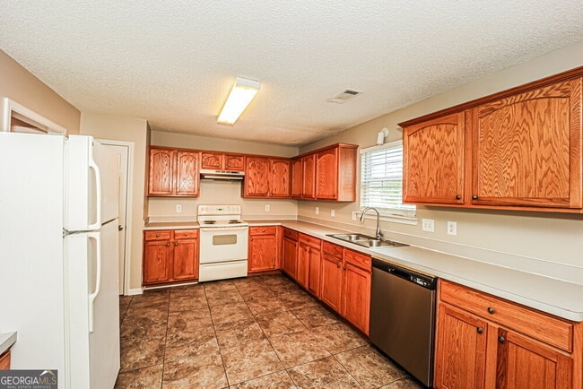 Building Photo - 6116 Hickory Ln Dr