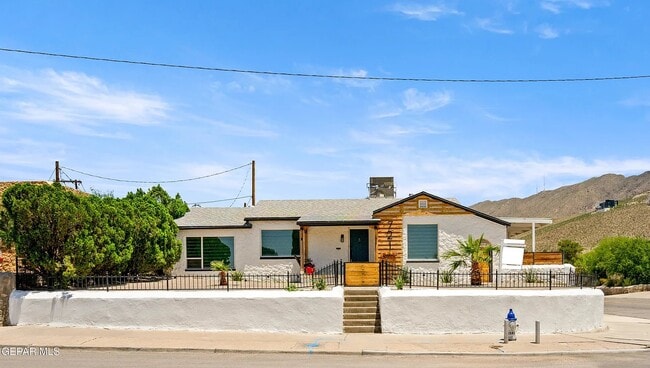 Primary Photo - 721 Mesita Dr