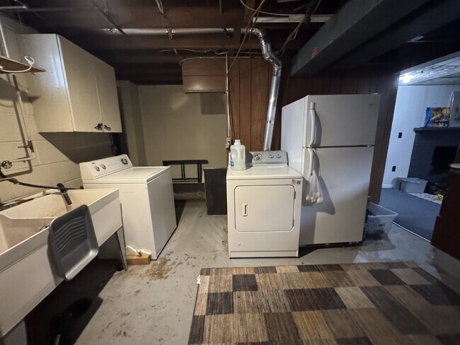 Building Photo - Charming 3-Bed Home with Finished Basement and huge backyard.