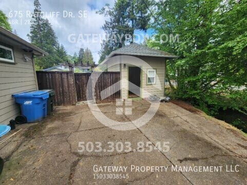 Building Photo - 675 Ratcliff Dr SE