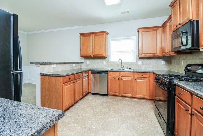 Building Photo - 251 Palisades Dr