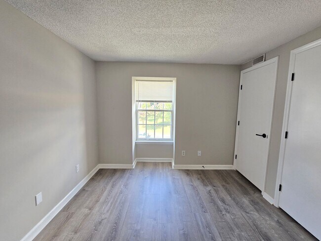 Building Photo - Beautiful 3 Bedroom 2 Bath Condo in Charlotte, NC Available for Rent