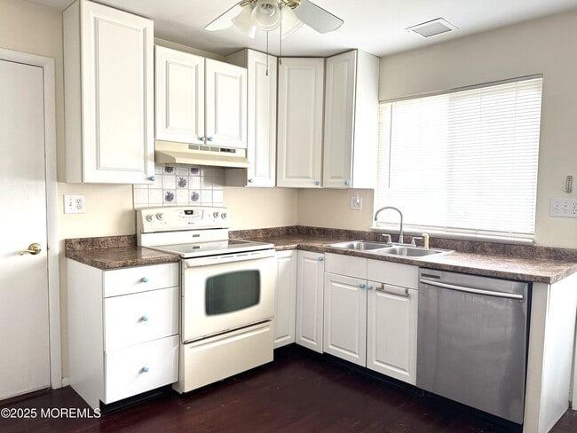 Building Photo - 561B Malvern Ct