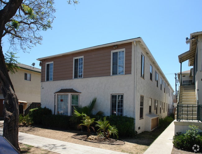 Building Photo - 2065 Pine Ave