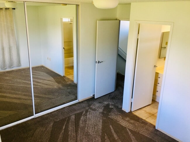 Building Photo - 3 bedroom Corner Unit at Kuulako Available June 23rd