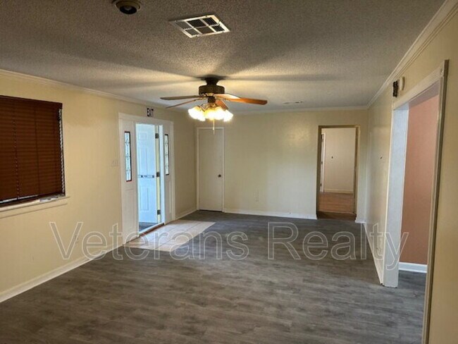 Building Photo - 19136 Pineville Rd