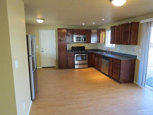 Building Photo - 54- 12th, Poplar