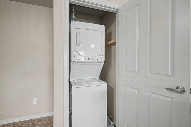 Building Photo - Beautifully Updated 2 Bed / 2 Bath Condo with Garage in Chatfield Bluffs