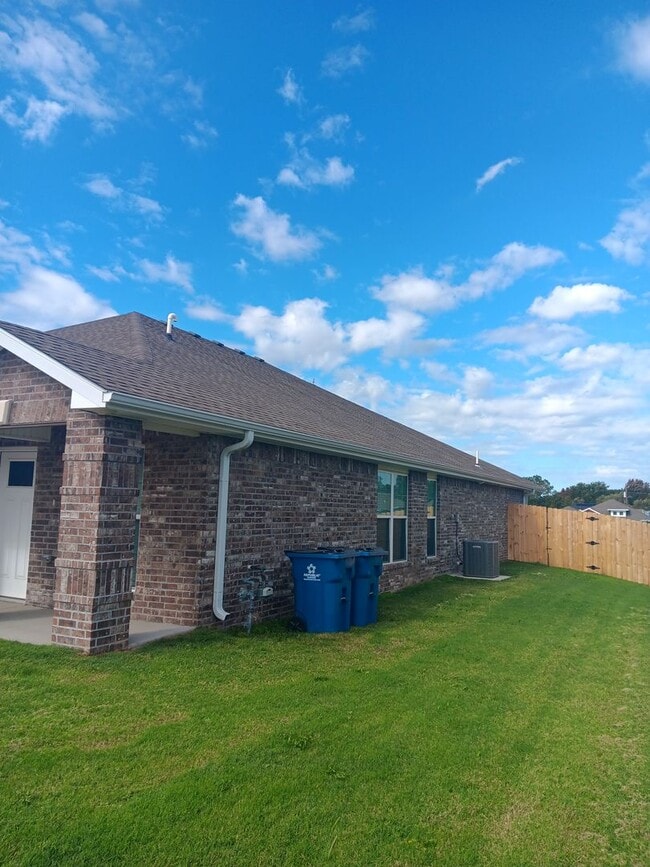 Building Photo - Cozy New 3 Bedroom Townhome in Carl Junction!