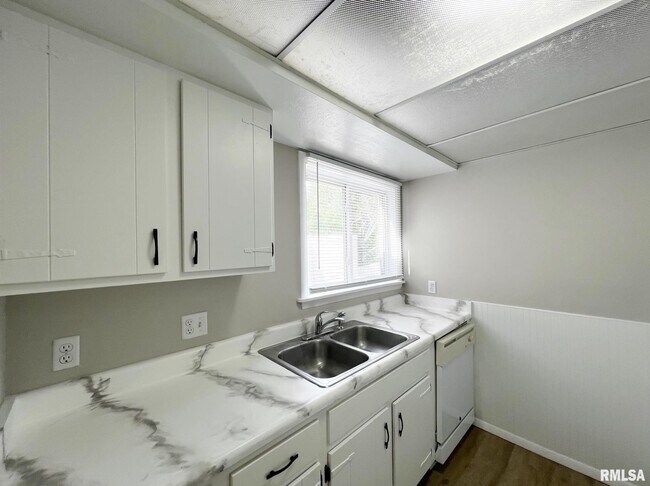 Building Photo - 6809 N Frostwood Pkwy