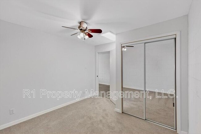 Building Photo - 301 Graceland Dr SE