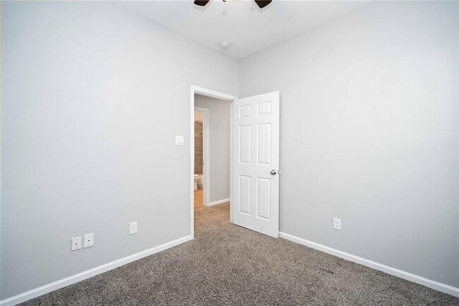 Building Photo - 5105 Southwind St