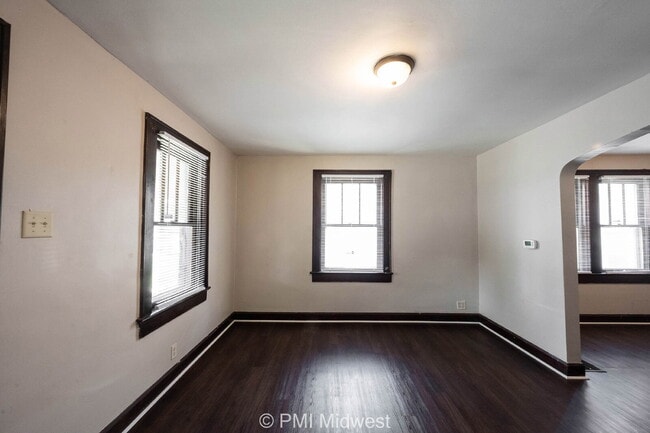 Building Photo - "Charming 1-Bedroom Duplex Retreat on East...