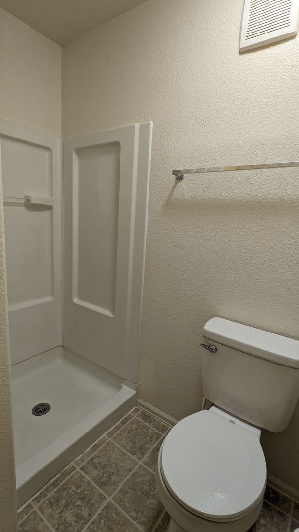 Building Photo - RANCH 3 BED/3 BATH PATIO HOME WITH MAIN FL...