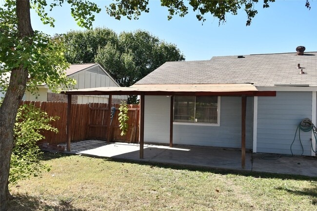 Building Photo - 2014 High Bluff Dr