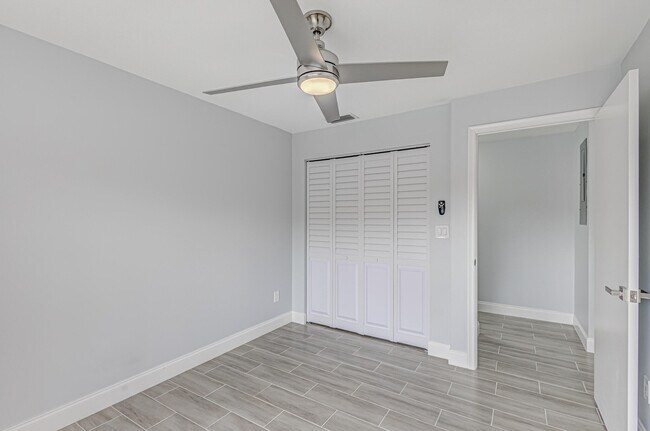 Building Photo - 1240 Summit Pl Cir